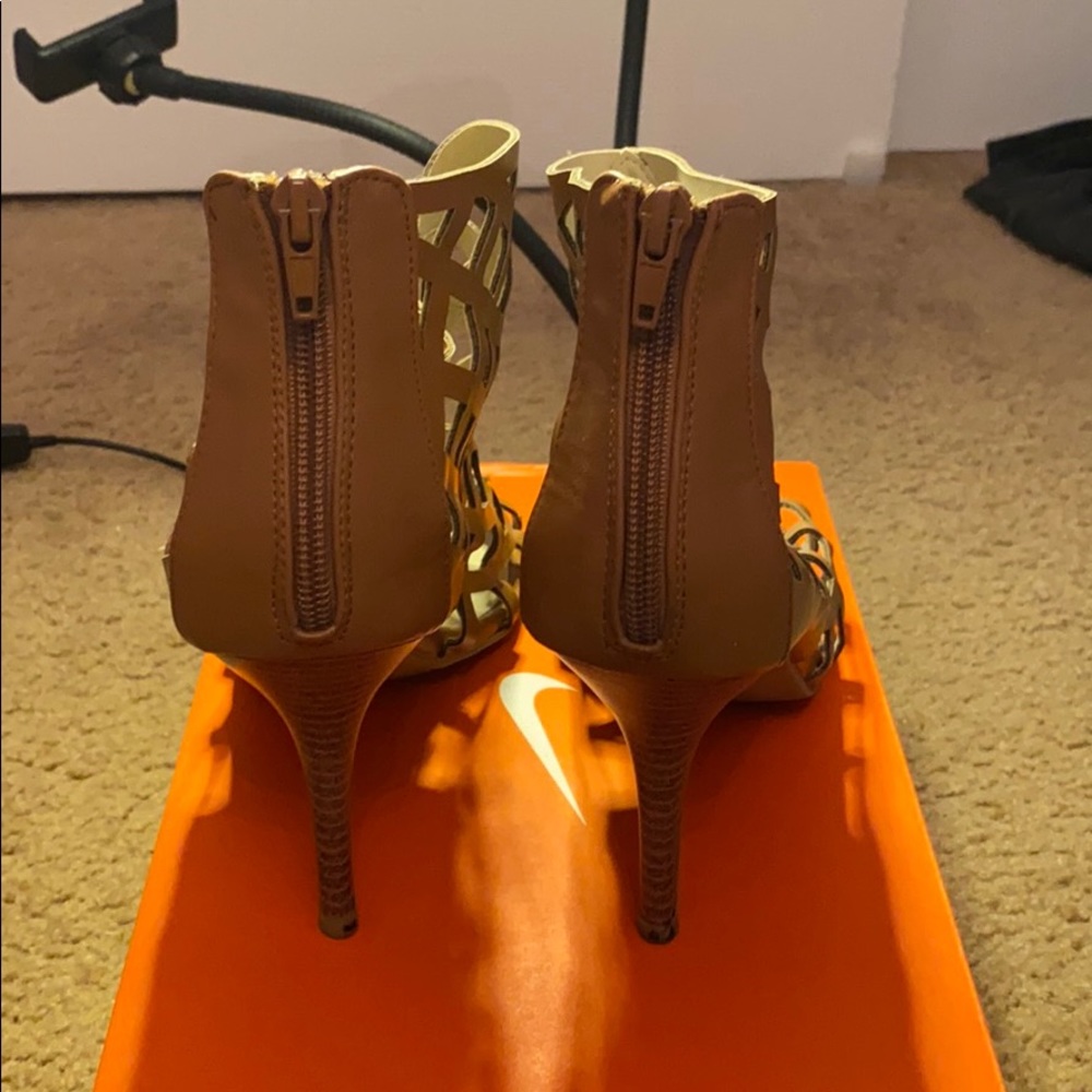 High heels - Picture 3 of 3